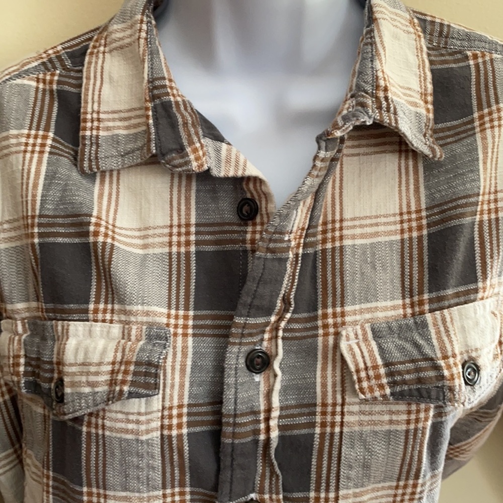 George men’s flannel size medium.